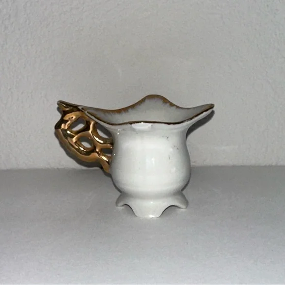 Floral Porcelain Candleholder with Gold Handle - Picture 4 of 5
